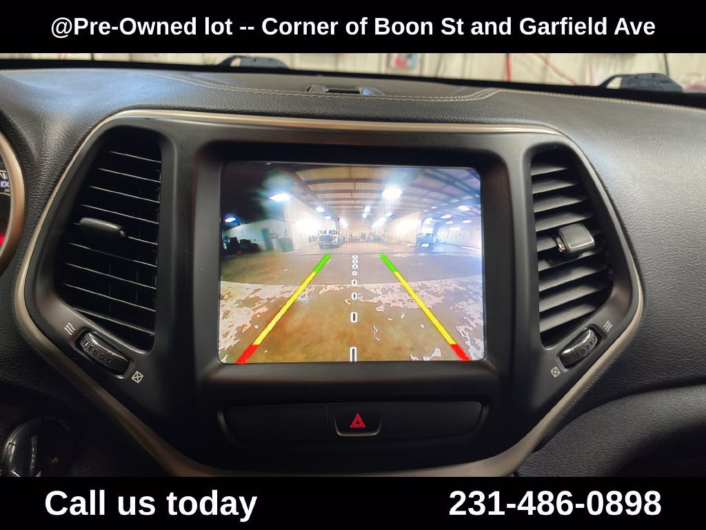 Used 2016  Jeep LATITUDE image 27