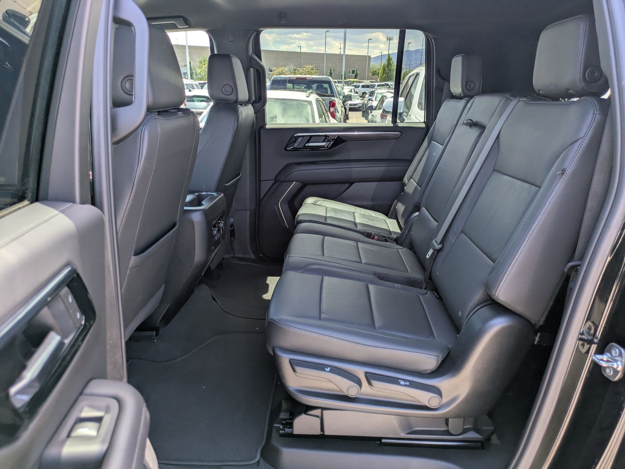 Used 2025 Black Chevrolet Z71 image 27
