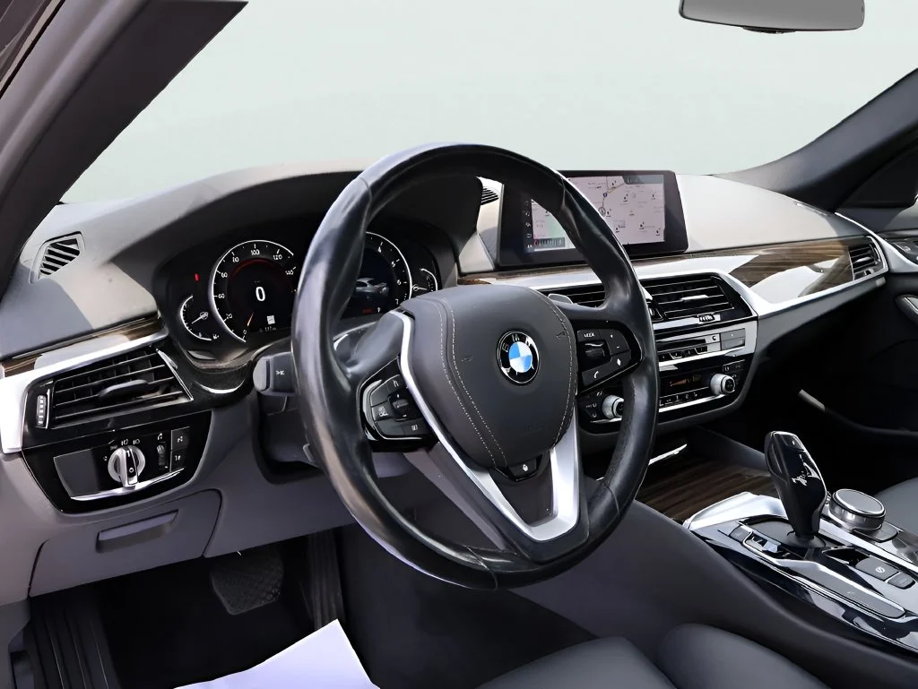Used 2019 Gray BMW 530i xDrive image 19