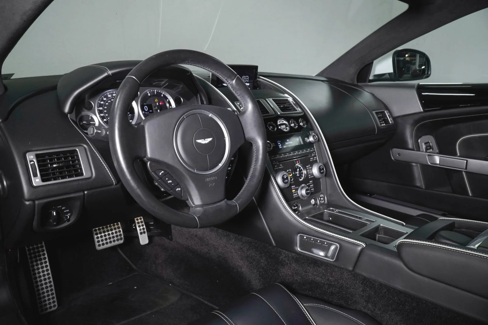 Used 2015 White Aston Martin  image 3