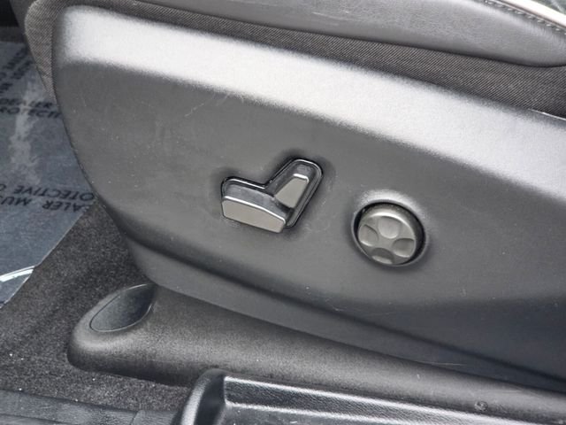 Used 2025 White Chrysler Limited image 16