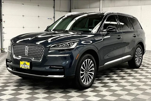 Used 2024 Flight Blue Metallic Clearcoat Lincoln Reserve image 11