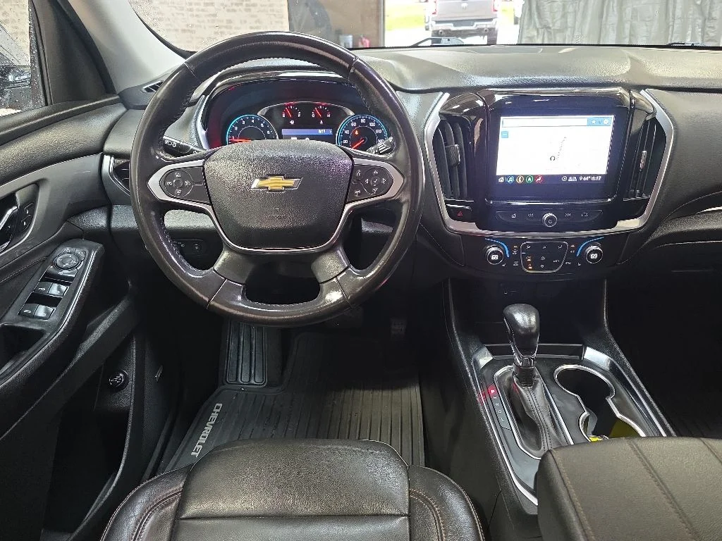 Used 2021 Iridescent Pearl Tricoat Chevrolet LT Leather image 16