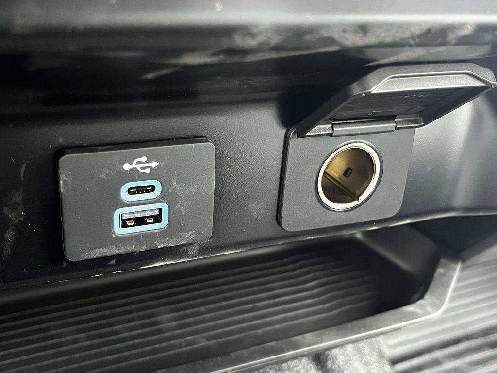 2025 Ford F-550 Super Duty Chassis Cab XL - Photo 35