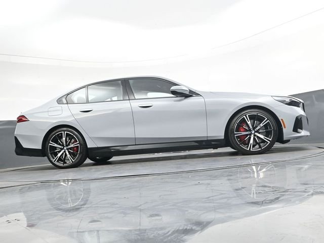 Used 2026 Gray BMW 550e xDrive image 32