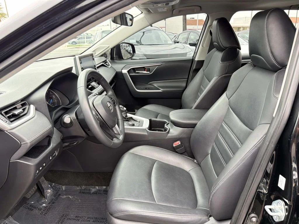 Used 2022 Midnight Black Metallic Toyota XLE Premium image 20