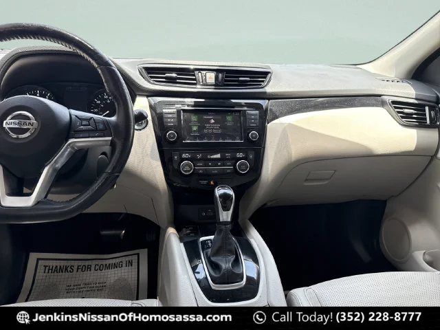Used 2021 Silver Nissan SL image 25