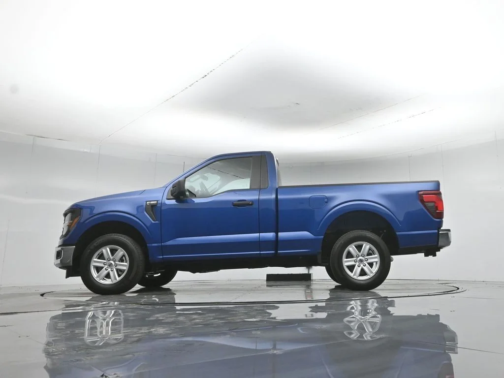 New 2026 Oxford White Ford XLT image 7