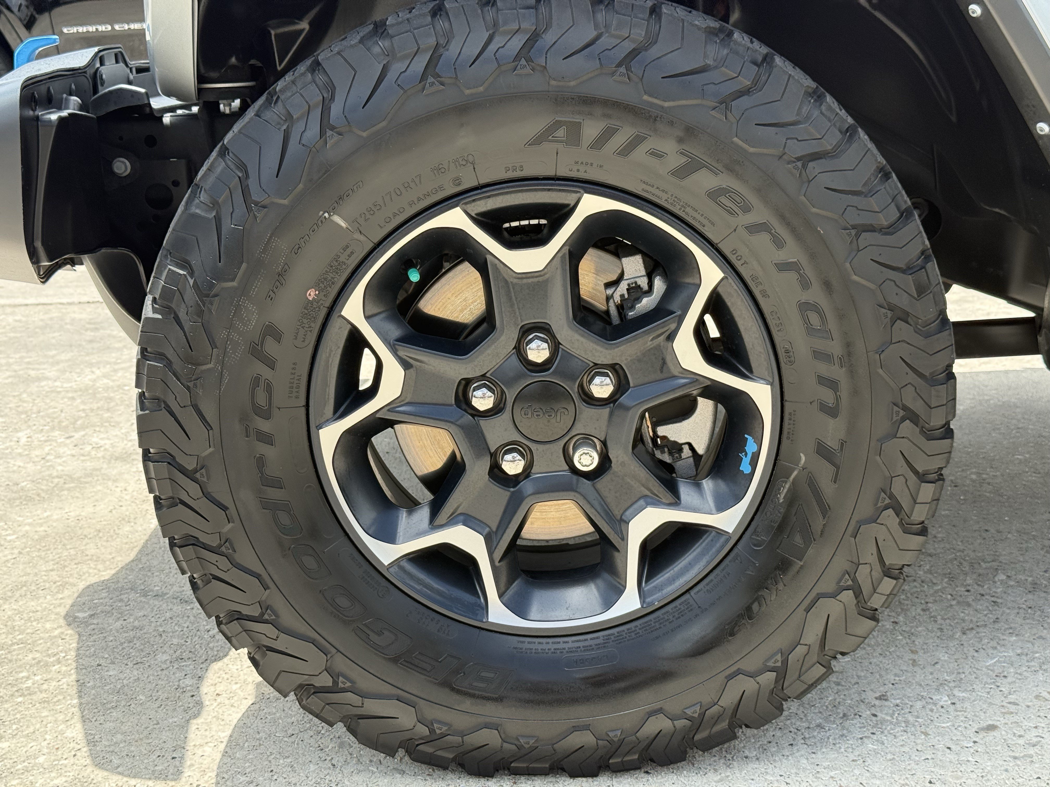 Used 2023 Silver Zynith Clearcoat Jeep  image 12