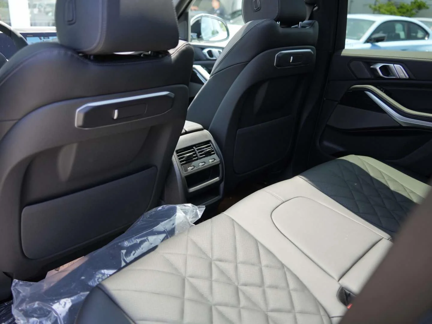 New 2026 Alpine White BMW xDrive40i image 10