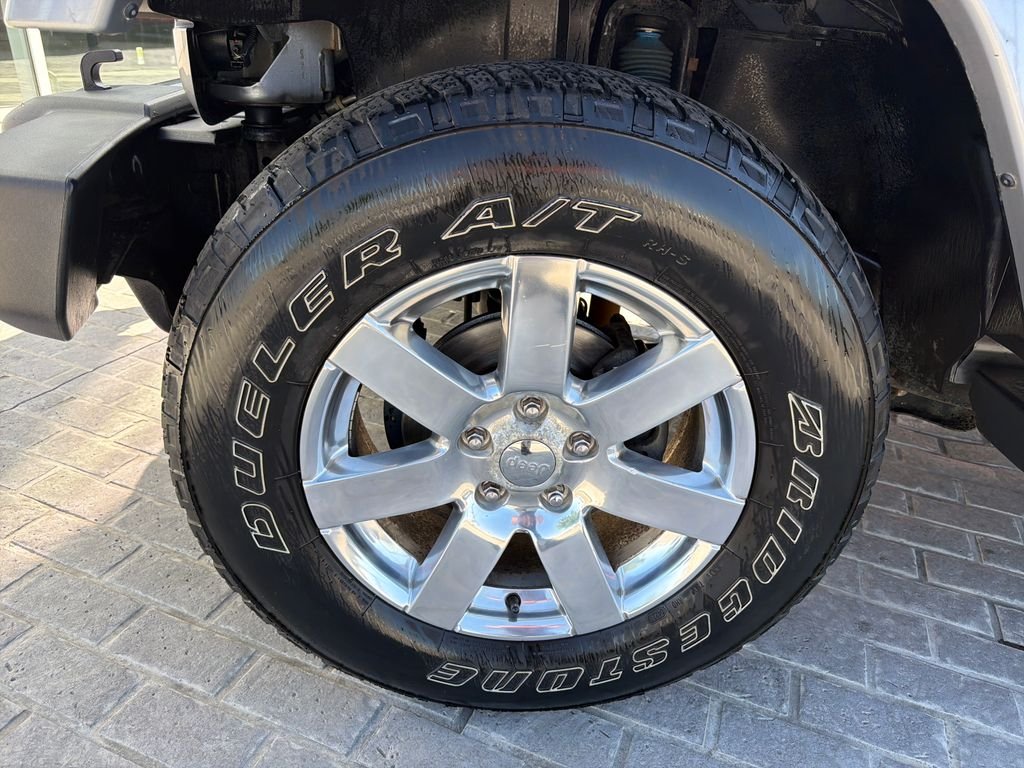 Used 2016 Silver Jeep Unlimited Sahara image 23