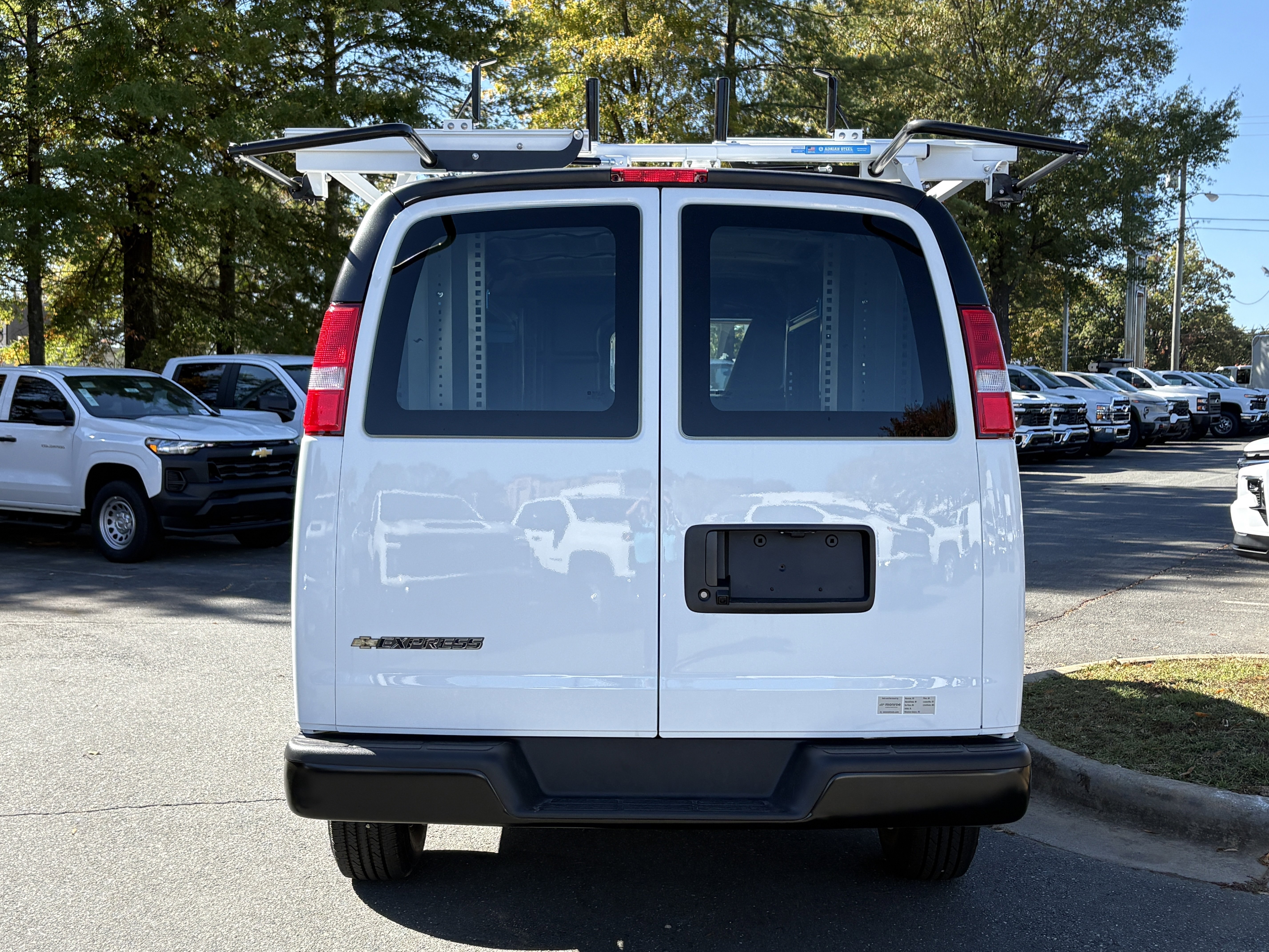 New 2025 Summit White Chevrolet WT image 4