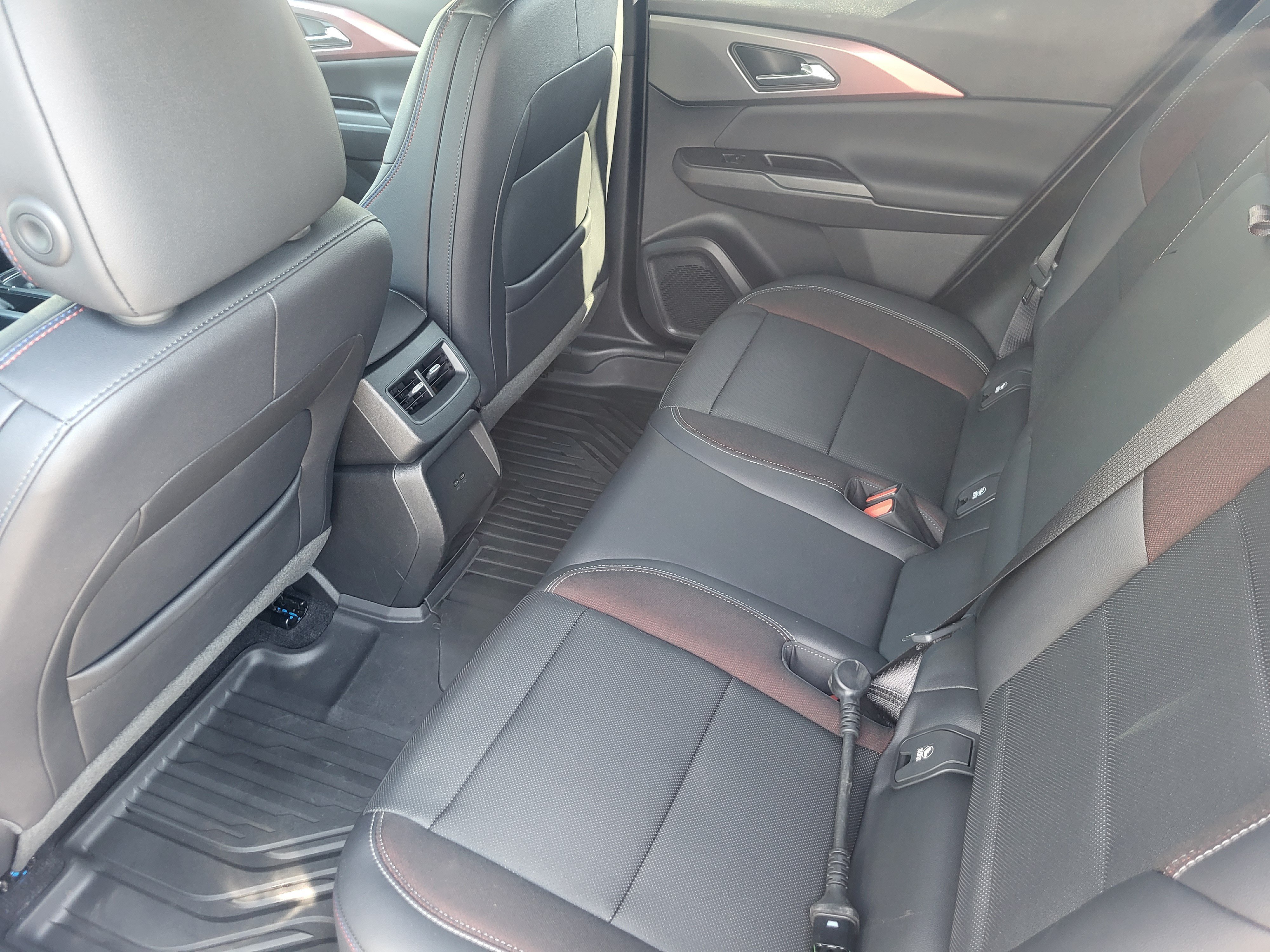 2025 Chevrolet Equinox EV RS - Photo 23