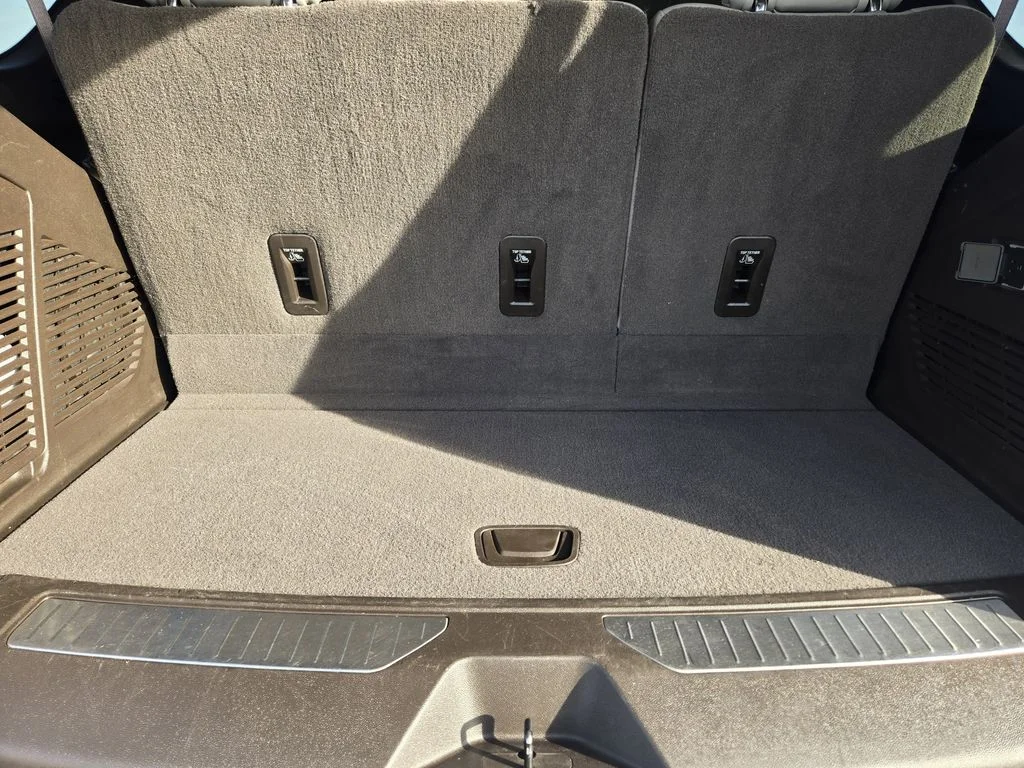 Used 2021 White Chevrolet Z71 image 38