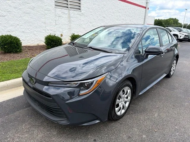 Used 2025  Toyota LE image 3