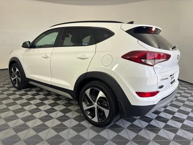 Used 2018 White Hyundai Value image 36