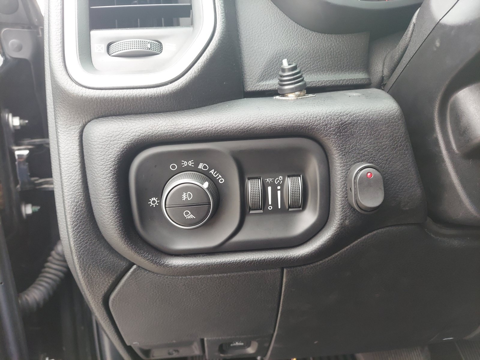 Used 2021 Diamond Black Crystal Pearlcoat Ram Laramie image 29