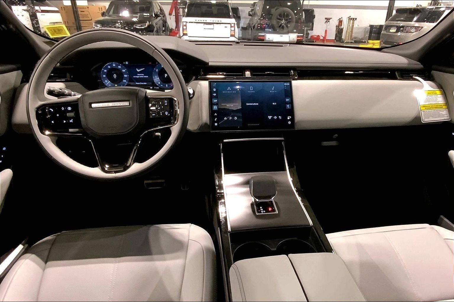 New 2026 Charente Grey LAND ROVER  image 5