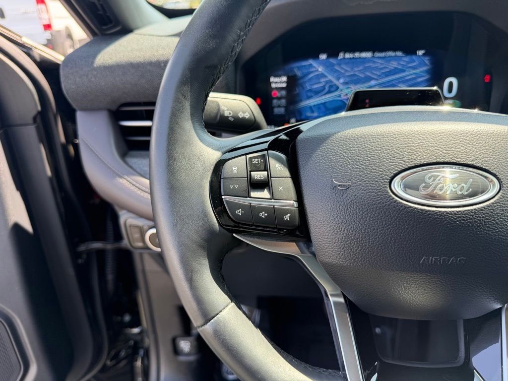 Used 2025 Black Ford Platinum image 27