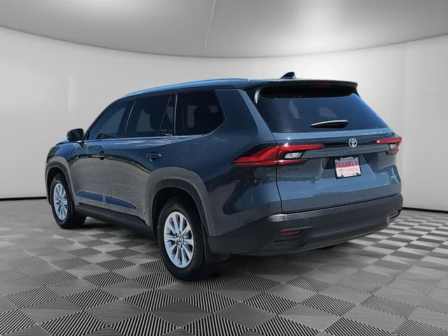 Used 2024 White Toyota XLE image 3