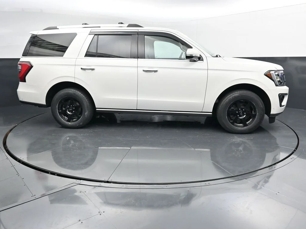 Used 2021 White Ford Limited image 9