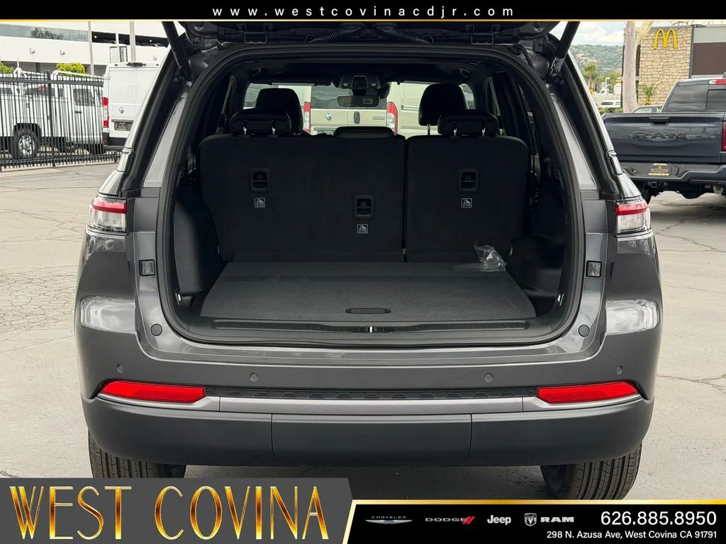 New 2026 Baltic Gray Metallic Clearcoat Jeep Altitude image 9