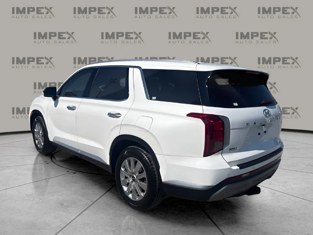 Used 2023 White Hyundai SEL image 3