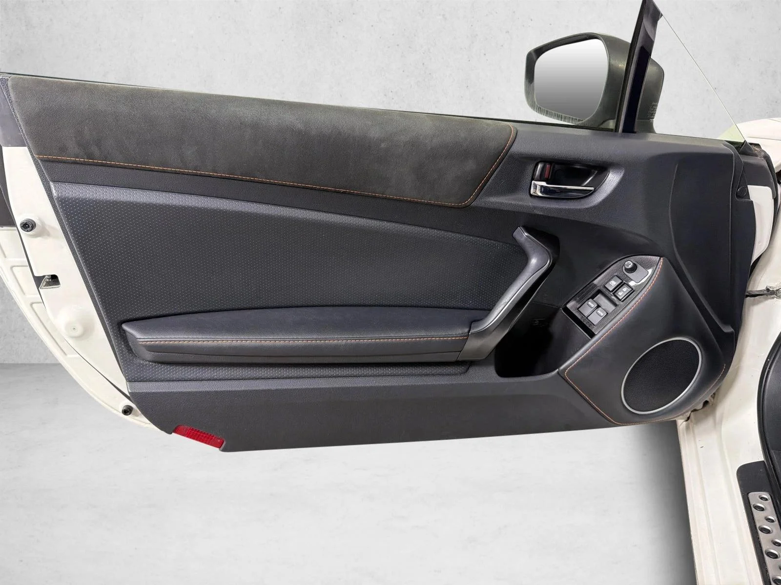 Used 2017 White Toyota  image 10