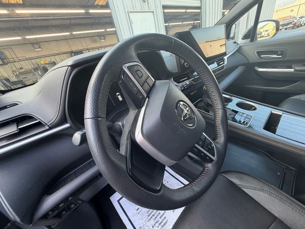 Used 2025  Toyota Woodland Edition image 14