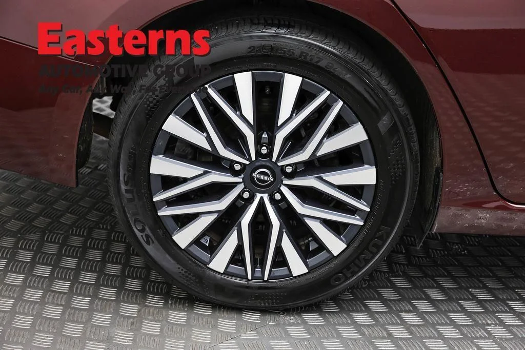 Used 2025 Red Nissan 2.5 SV image 32