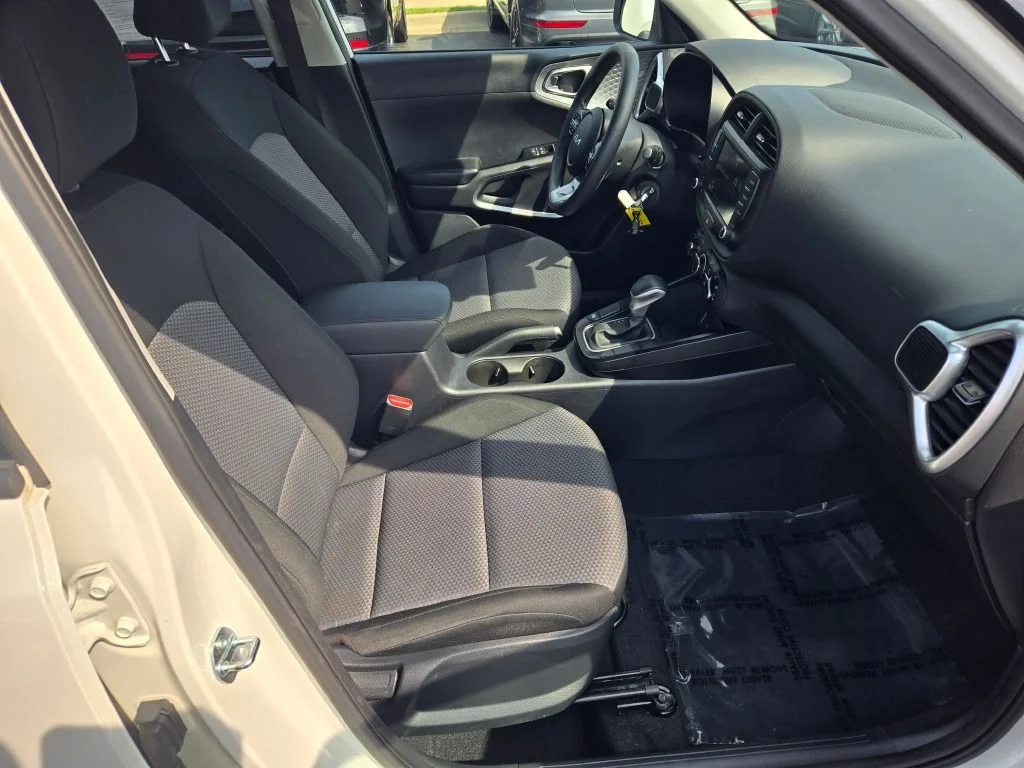 Used 2025 White Kia LX image 6