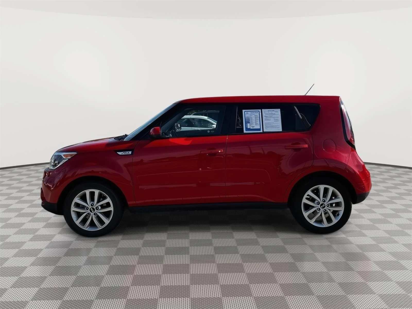 Used 2018 Inferno Red Kia + image 3