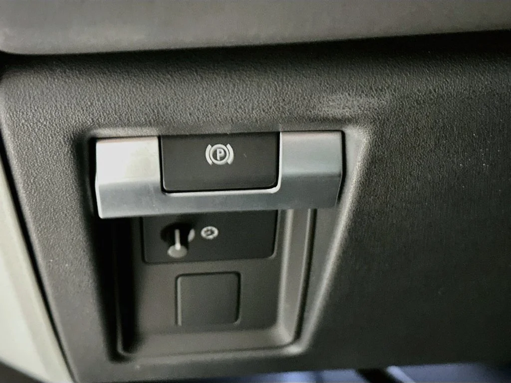 Used 2024 Fuji White Land Rover S image 11