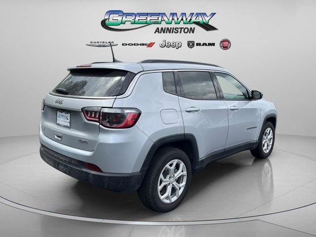 Used 2024 Silver Zynith Metallic Clearcoat Jeep Latitude image 7