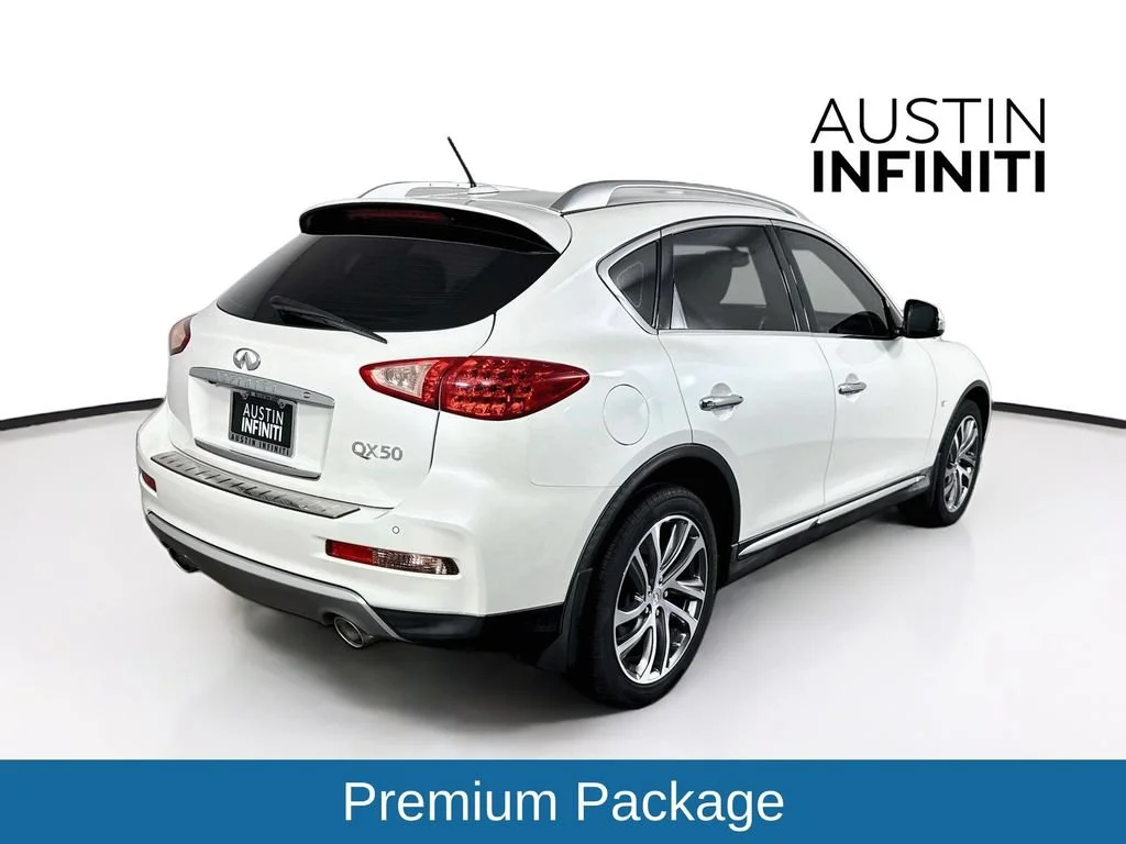 Used 2017 White INFINITI  image 8