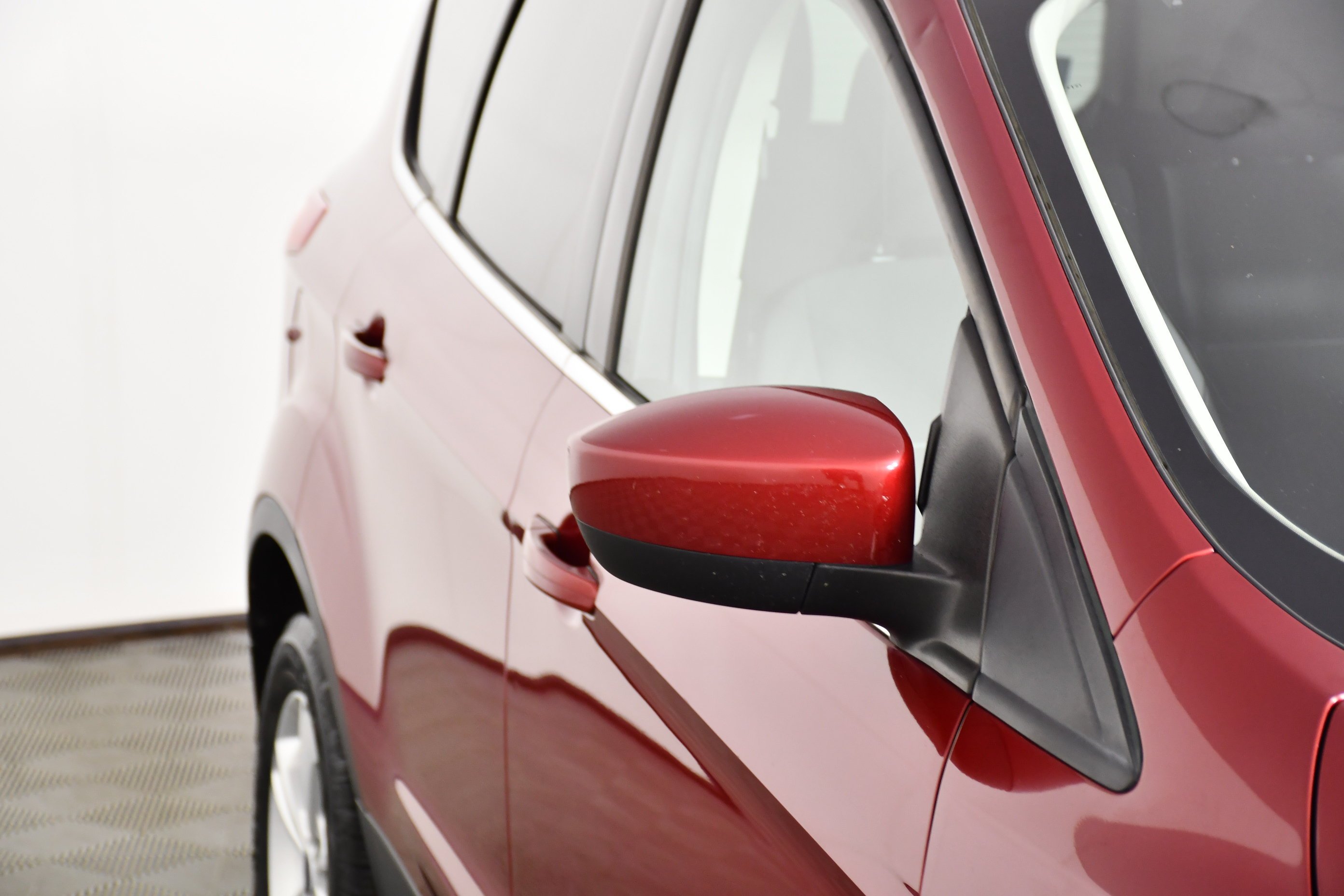 Used 2015 Ruby Red Metallic Ford SE image 14