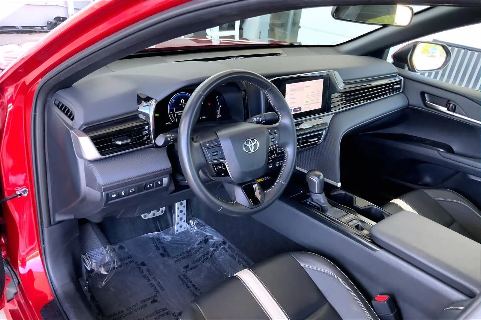 2025 Toyota Camry SE - Photo 18