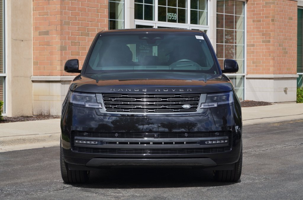 New 2026 Santorini Black Land Rover SE image 3