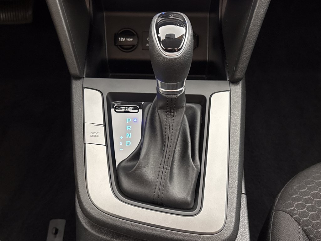 Used 2019 White Hyundai SE image 20
