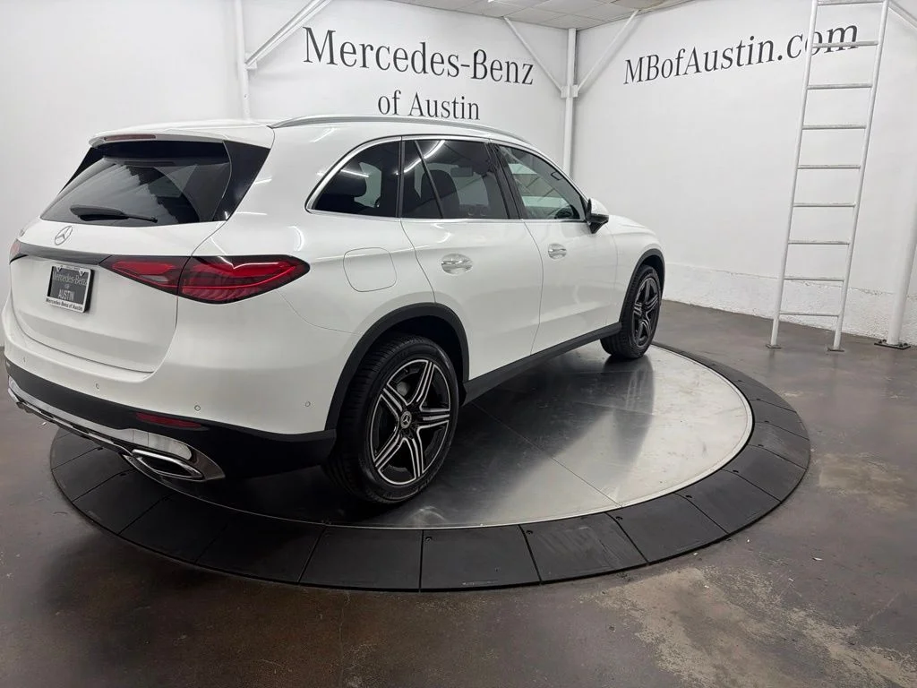 New 2027 White Mercedes-Benz GLC 300 image 49