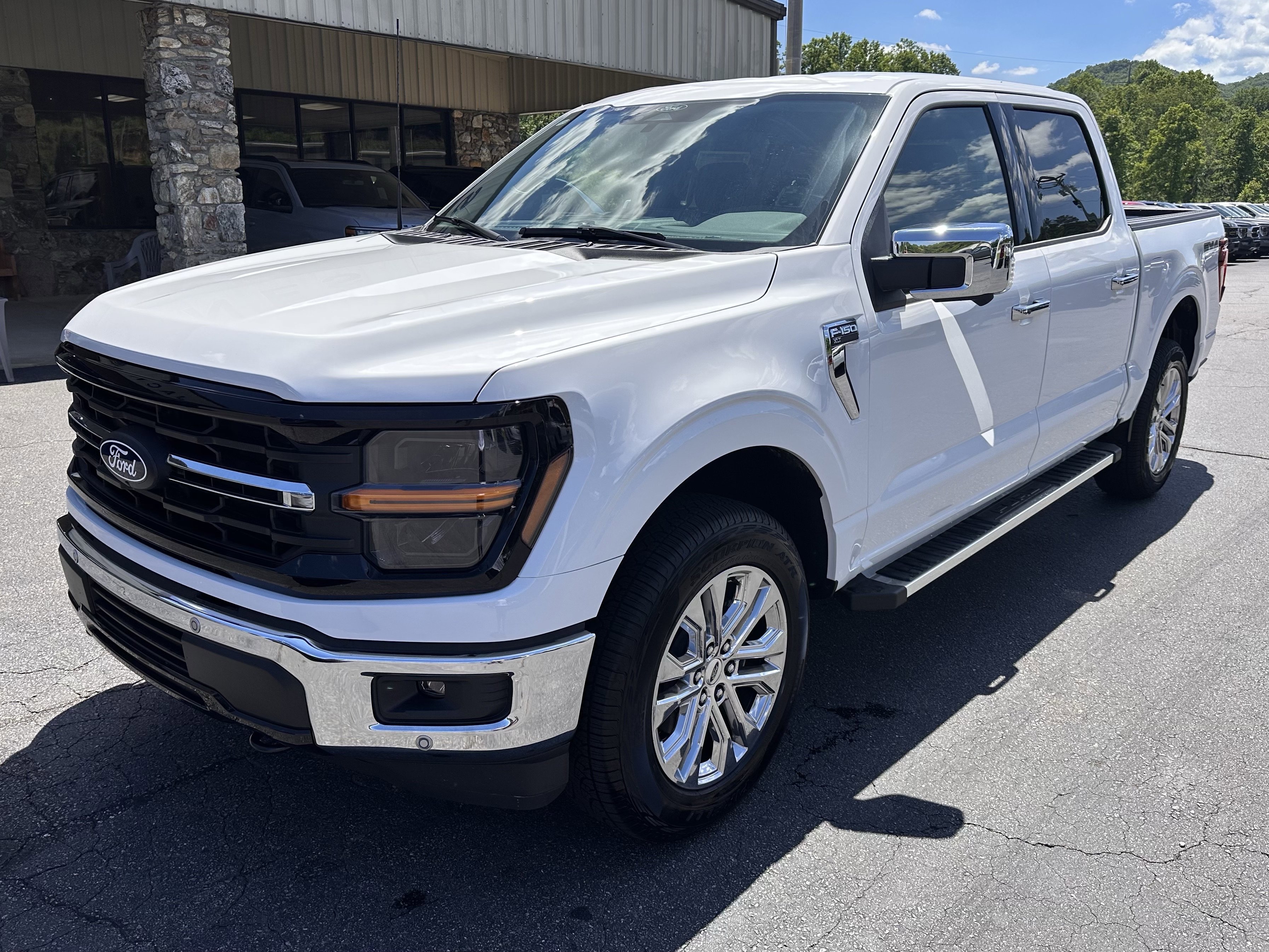New 2026 Oxford White Ford XLT image 2