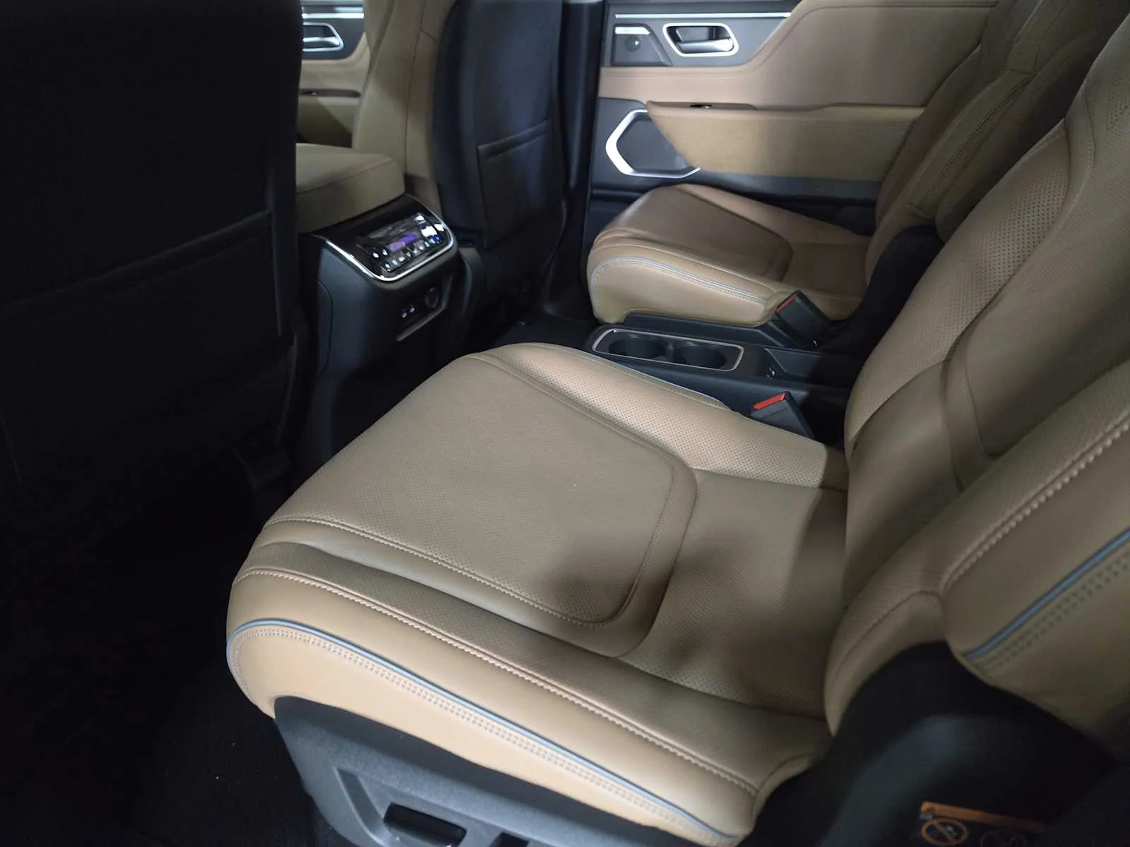 New 2026 BLACK OBSIDIAN INFINITI Luxe 2WD image 18