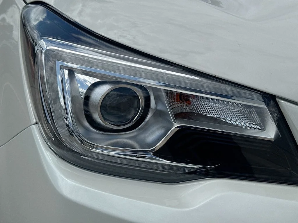 Used 2018 White Subaru 2.5i Touring image 39