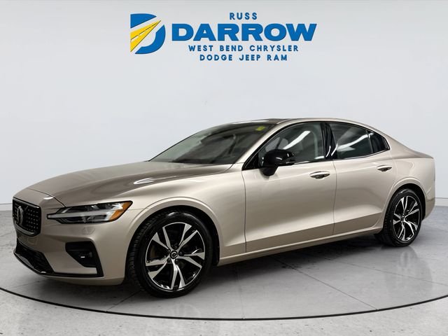 2023 Volvo S60 B5 Core Dark Theme