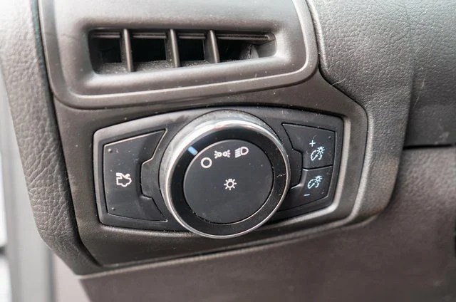 Used 2014 White Ford S image 17
