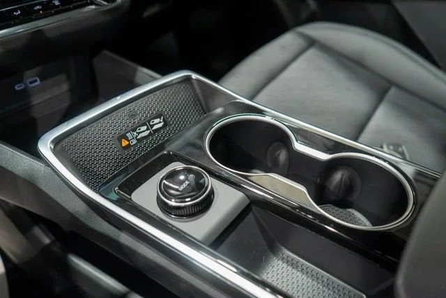 2027 Chevrolet Equinox LT - Photo 24