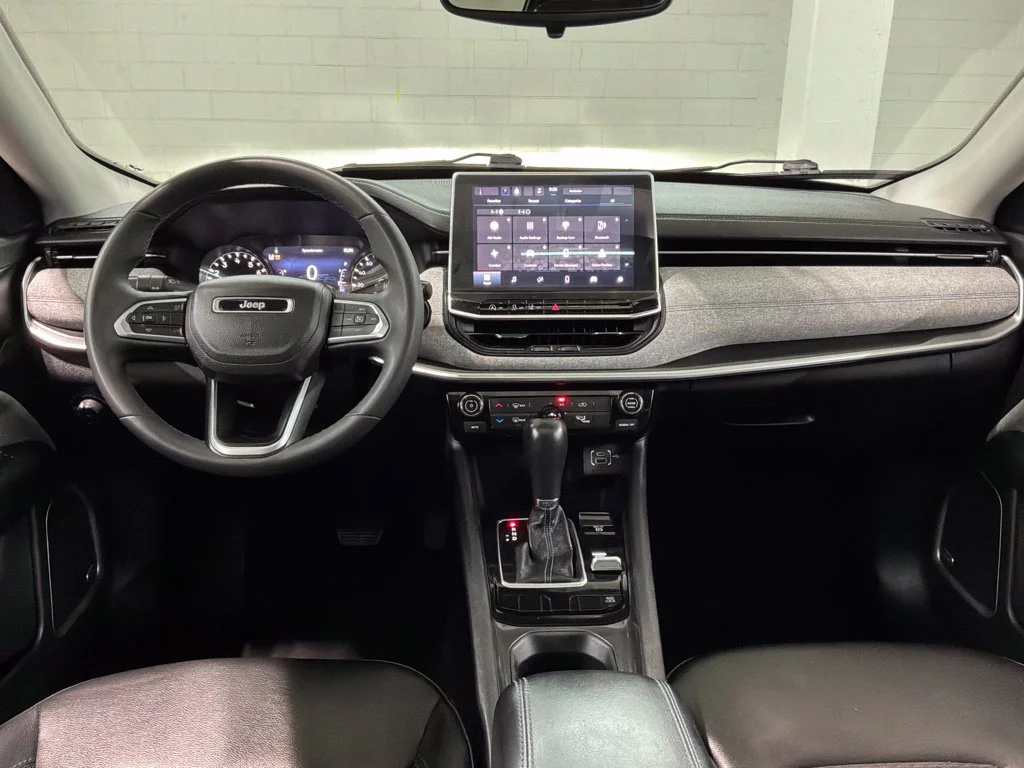 Used 2022 Crystal Metallic Jeep Latitude image 6
