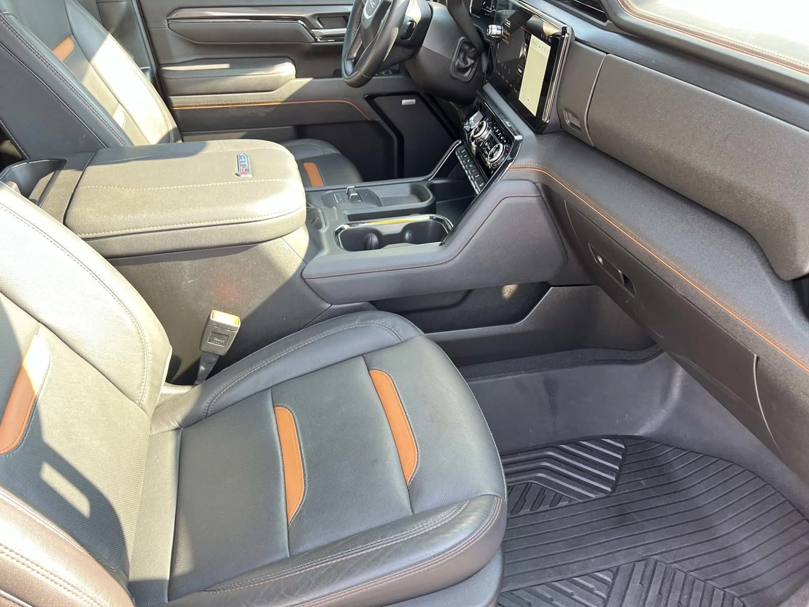 Used 2025 White GMC AT4 image 23