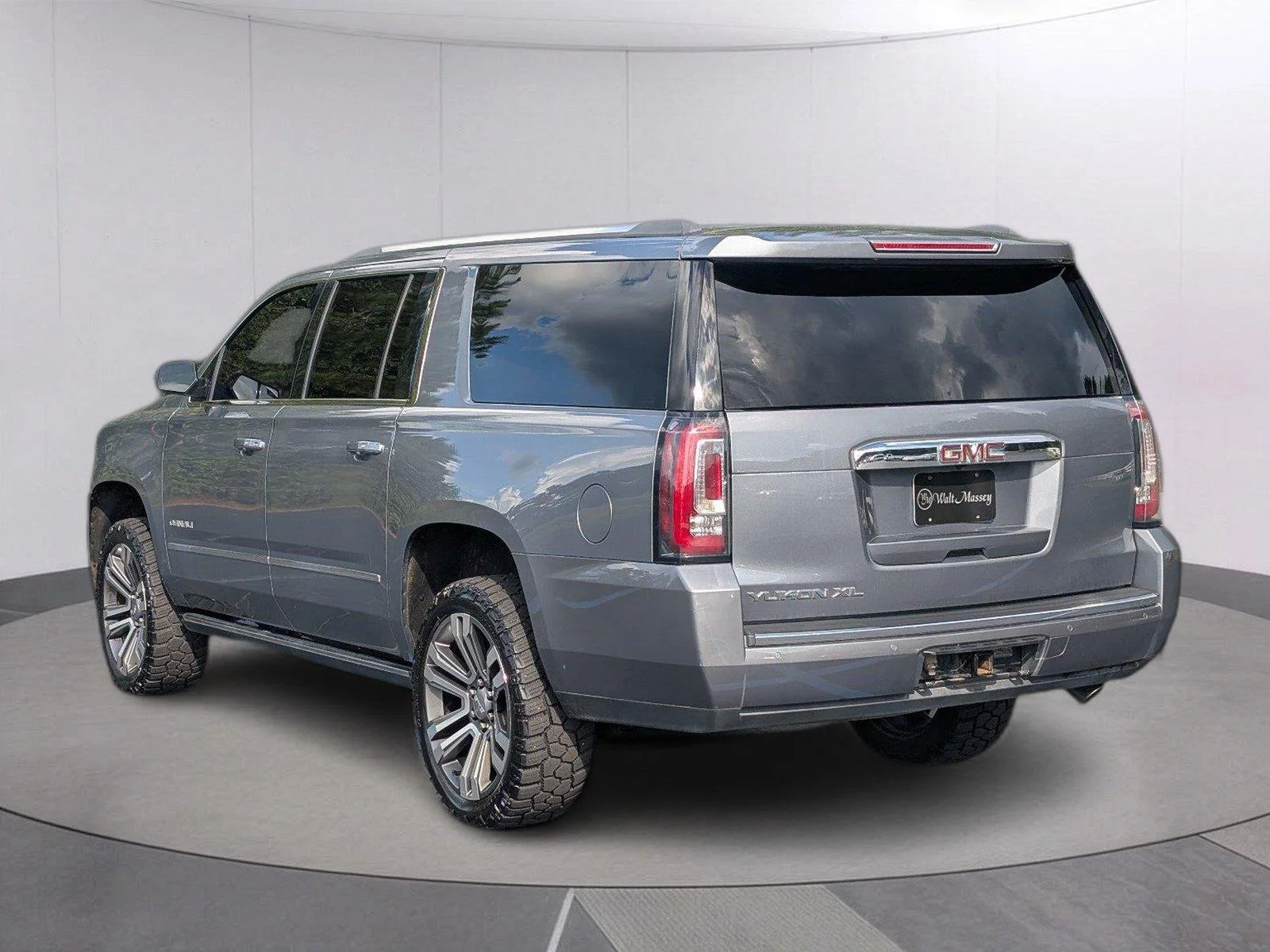 Used 2019 Satin Steel Metallic GMC Denali image 3