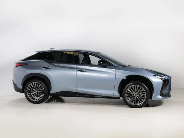 Used 2023  Lexus 450e Luxury image 29